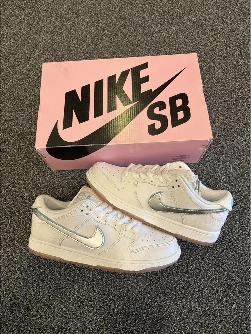 Nike SB Dunk Low bundle Diamond Supply White Diamond